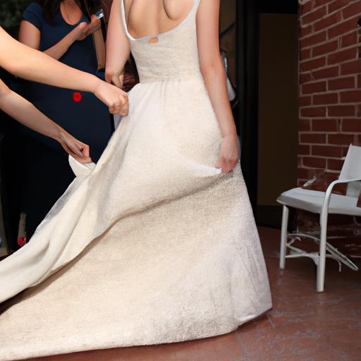 Cô dâu diện chiếc váy cưới đẹp nhất từ máy áo cưới giá rẻ