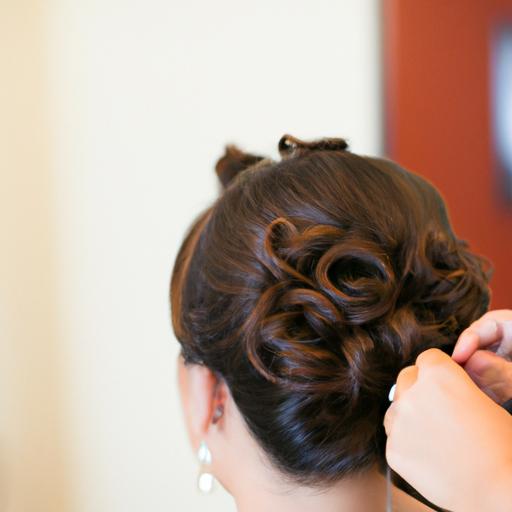 Chuyên gia làm tóc tạo kiểu updo đẹp cho cô dâu