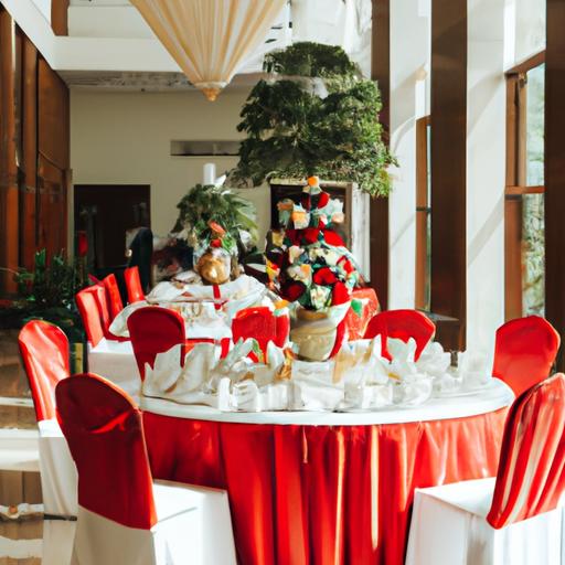 Không gian tiệc cưới được trang hoàng đẹp mắt với những yếu tố truyền thống Việt Nam cho ngày đám cưới Miền Vương.