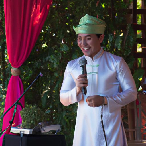 MC mặc trang phục truyền thống Việt Nam giải trí cho khách mời tại đám cưới quê.
