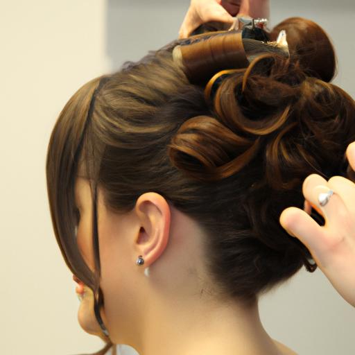 Thợ làm tóc tạo kiểu tóc ngắn hiện đại và thanh lịch cho cô dâu